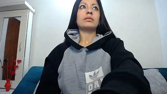 Snapshot of Taylormegan chatting on December 5, 12:52 am Taylormegan online show from December 5, 12:52 am