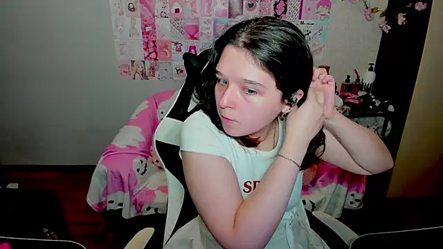 Snapshot of Acid_Kate chatting on November 21, 12:21 am Acid Kate online show from November 21, 12:21 am