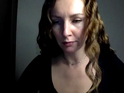 Snapshot of Varnyx chatting on November 6, 3:35 pm Varnyx online show from November 6, 3:35 pm