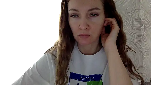 Snapshot of Varnyx chatting on November 8, 8:25 am Varnyx online show from November 8, 8:25 am