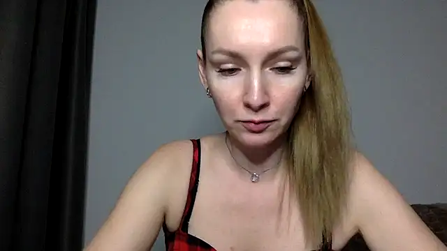 Snapshot of Varnyx chatting on November 14, 4:49 pm Varnyx online show from November 14, 4:49 pm