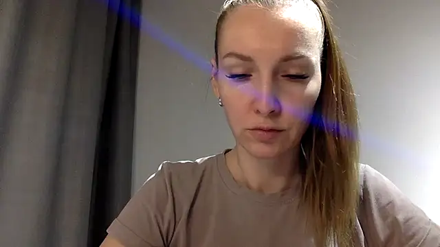 Snapshot of Varnyx chatting on November 25, 7:14 pm Varnyx online show from November 25, 7:14 pm