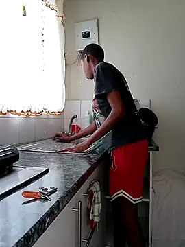 SweetSlenderChoc online show from April 15, 9:27 am