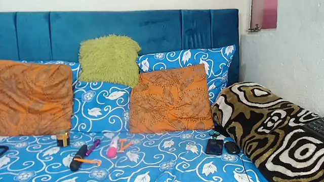 SweetSlenderChoc online show from April 21, 1:42 am