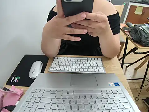 Snapshot of Hana_Mina chatting on September 25, 7:39 pm Hana Mina online show from September 25, 7:39 pm