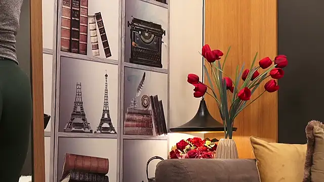 Snapshot of Mia_Swano chatting on February 8, 3:43 am Mia Swano online show from February 8, 3:43 am