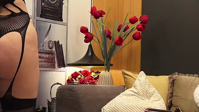 Snapshot of Mia_Swano chatting on February 8, 10:35 pm Mia Swano online show from February 8, 10:35 pm