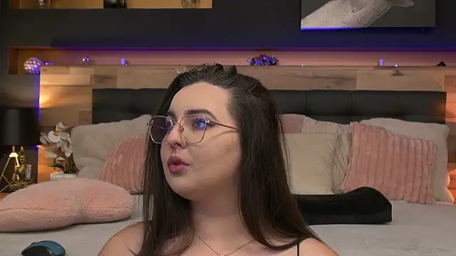 Snapshot of Mia_Swano chatting on August 4, 9:28 pm Mia Swano online show from August 4, 9:28 pm