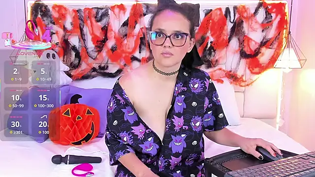 Snapshot of LilithValmare chatting on October 10, 3:05 am LilithValmare online show from October 10, 3:05 am