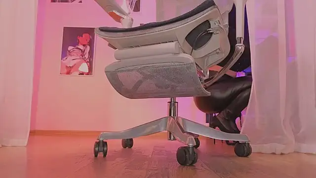 Jolie Orchid online show from April 21, 5:14 am