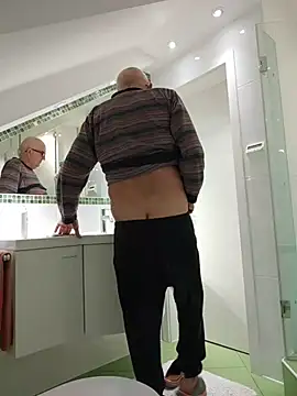 Oldmenhot66 online show from February 5, 5:23 am