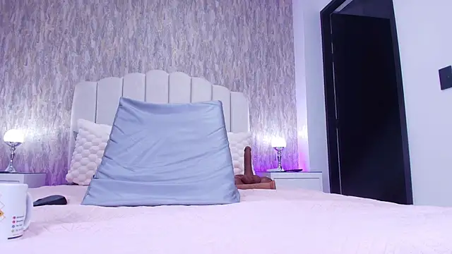 sofi hils online show from November 13, 11:53 am