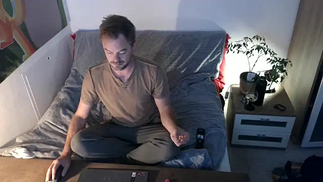 EdelHolz91 online show from September 13, 6:24 am