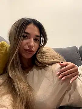 ItalianGirl online show from October 9, 7:56 pm