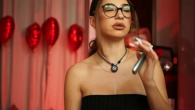 ItalianGirl online show from February 13, 8:05 pm