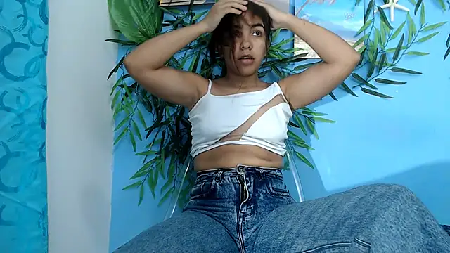 skinnysofia18 online show from July 9, 3:16 pm