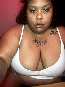 Snapshot of BlaxicanaMami chatting on October 3, 5:37 am BlaxicanaMami online show from October 3, 5:37 am