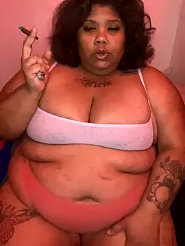 Snapshot of BlaxicanaMami chatting on October 5, 10:24 am BlaxicanaMami online show from October 5, 10:24 am