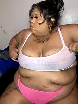 Snapshot of BlaxicanaMami chatting on October 10, 1:04 am BlaxicanaMami online show from October 10, 1:04 am