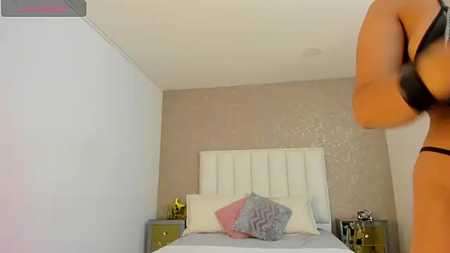 KaylieBrooks online show from October 15, 6:30 pm