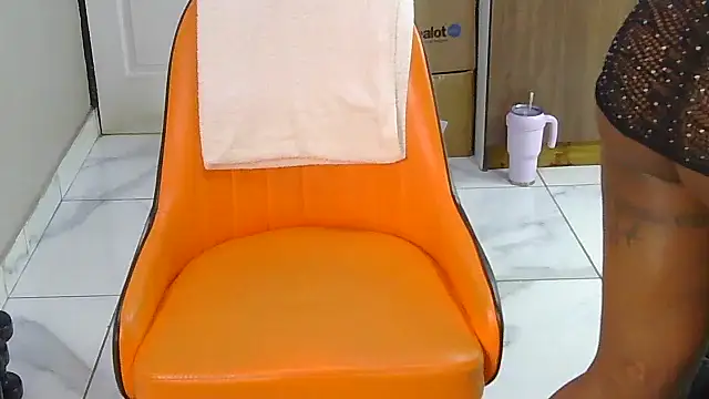 Snapshot of Sultry_Booty chatting on November 23, 5:07 am Sultry Booty online show from November 23, 5:07 am