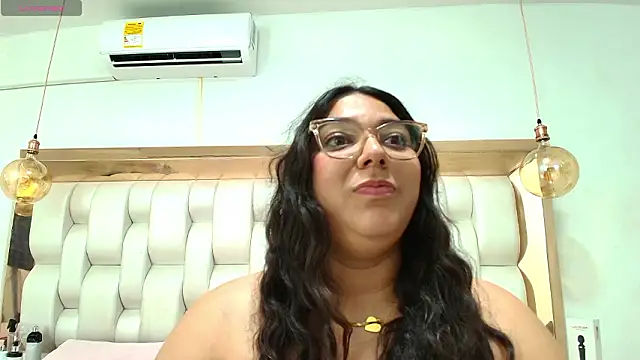 TiffantyAndStacy online show from January 17, 8:01 pm