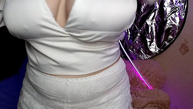 Snapshot of MillyBoo0 chatting on December 3, 5:22 pm MillyBoo0 online show from December 3, 5:22 pm