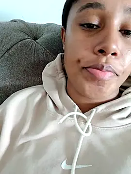 MoniqueMulberry online show from December 2, 7:31 pm