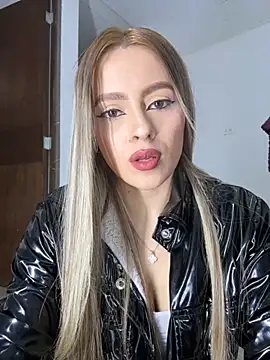 Snapshot of kendal_blonde chatting on September 10, 12:21 am kendal blonde online show from September 10, 12:21 am