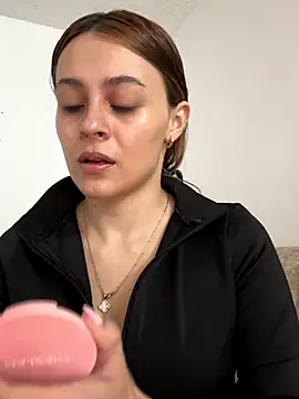 Snapshot of kendal_blonde chatting on October 17, 10:23 pm kendal blonde online show from October 17, 10:23 pm