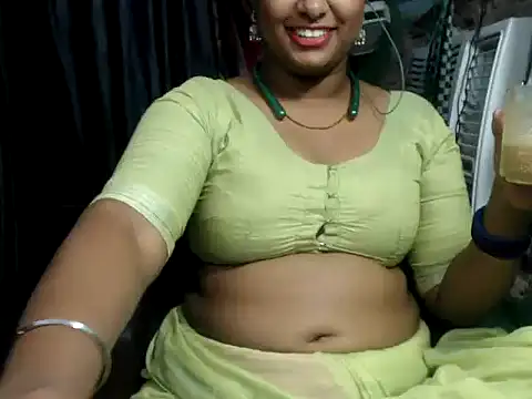 Snapshot of DearKimmi chatting on December 3, 9:45 pm DearKimmi online show from December 3, 9:45 pm