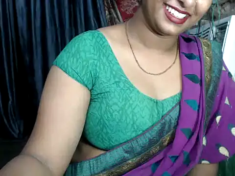 Snapshot of DearKimmi chatting on December 12, 11:25 pm DearKimmi online show from December 12, 11:25 pm