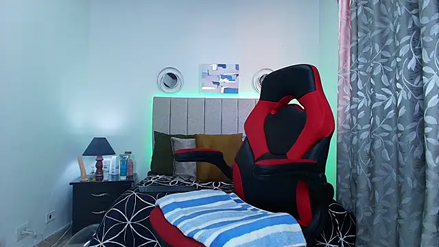 Snapshot of Naomi_Redd chatting on September 12, 7:47 pm Naomi Redd online show from September 12, 7:47 pm