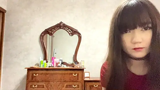 Snapshot of Pikmigirl18 chatting on October 14, 11:00 am Pikmigirl18 online show from October 14, 11:00 am