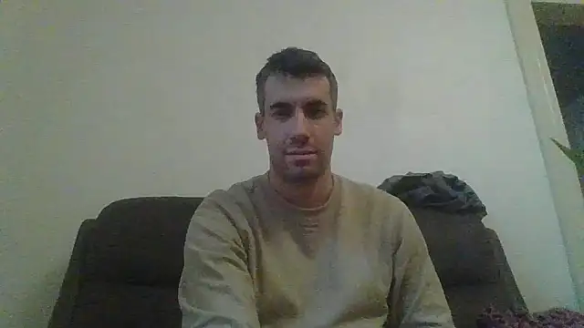 JulioIsHere4you online show from December 18, 7:58 am
