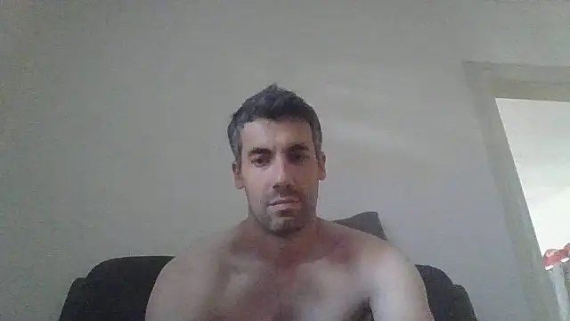 JulioIsHere4you online show from May 24, 9:47 am