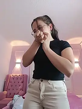 Bella Sumers online show from April 20, 7:04 pm