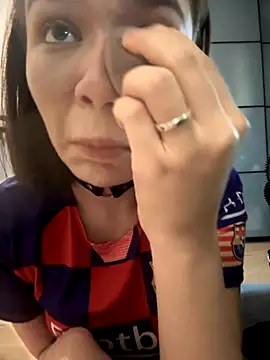 milkiiis online show from October 15, 7:30 am