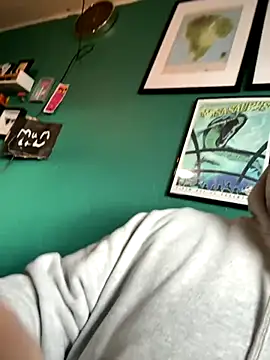 Snapshot of AverageBloke93 chatting on October 22, 8:03 am AverageBloke93 online show from October 22, 8:03 am