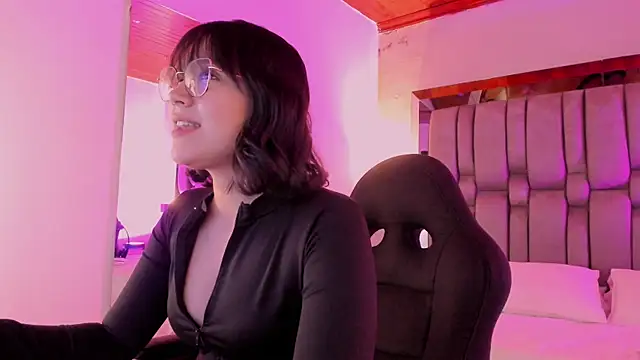 Snapshot of AnnaraLein chatting on December 4, 12:42 am AnnaraLein online show from December 4, 12:42 am