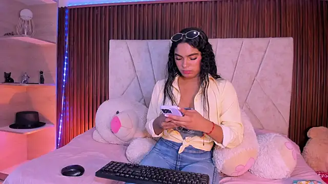 Snapshot of Catalleya_flower chatting on June 12, 8:19 pm Catalleya flower online show from June 12, 8:19 pm