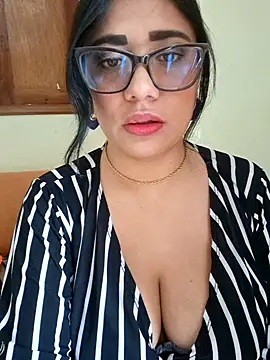 Snapshot of Monse--145 chatting on October 2, 2:13 pm Monse--145 online show from October 2, 2:13 pm