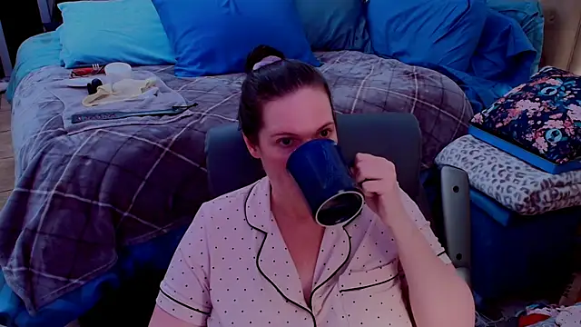 Snapshot of ninajaymes chatting on May 19, 1:56 am ninajaymes online show from May 19, 1:56 am