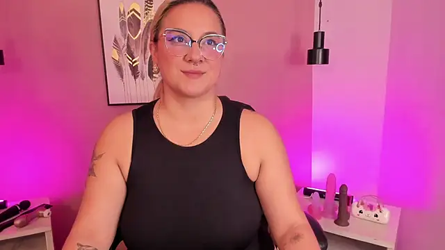 hollie joliie online show from October 30, 12:17 pm