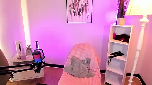 hollie joliie online show from April 22, 12:07 pm