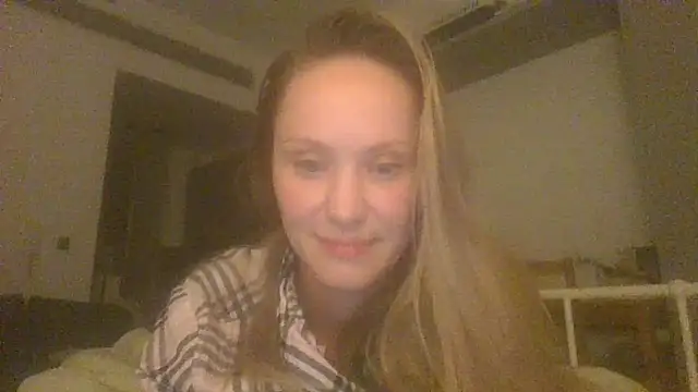 Snapshot of Molvina chatting on November 4, 7:35 pm Molvina online show from November 4, 7:35 pm