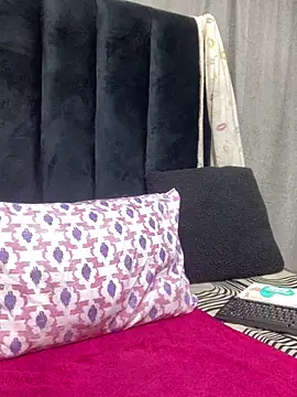 Littlebunny33 online show from April 21, 7:50 pm