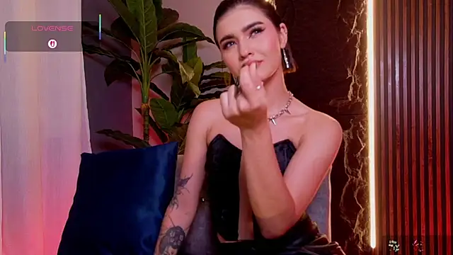 La Diabla 111  online show from October 2, 7:32 pm