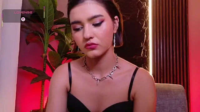 La Diabla 111  online show from October 6, 7:00 pm