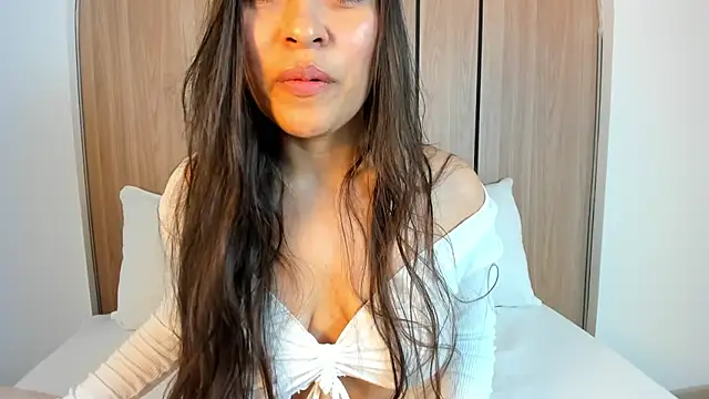 Snapshot of allie_bruce chatting on September 20, 4:35 am allie bruce online show from September 20, 4:35 am